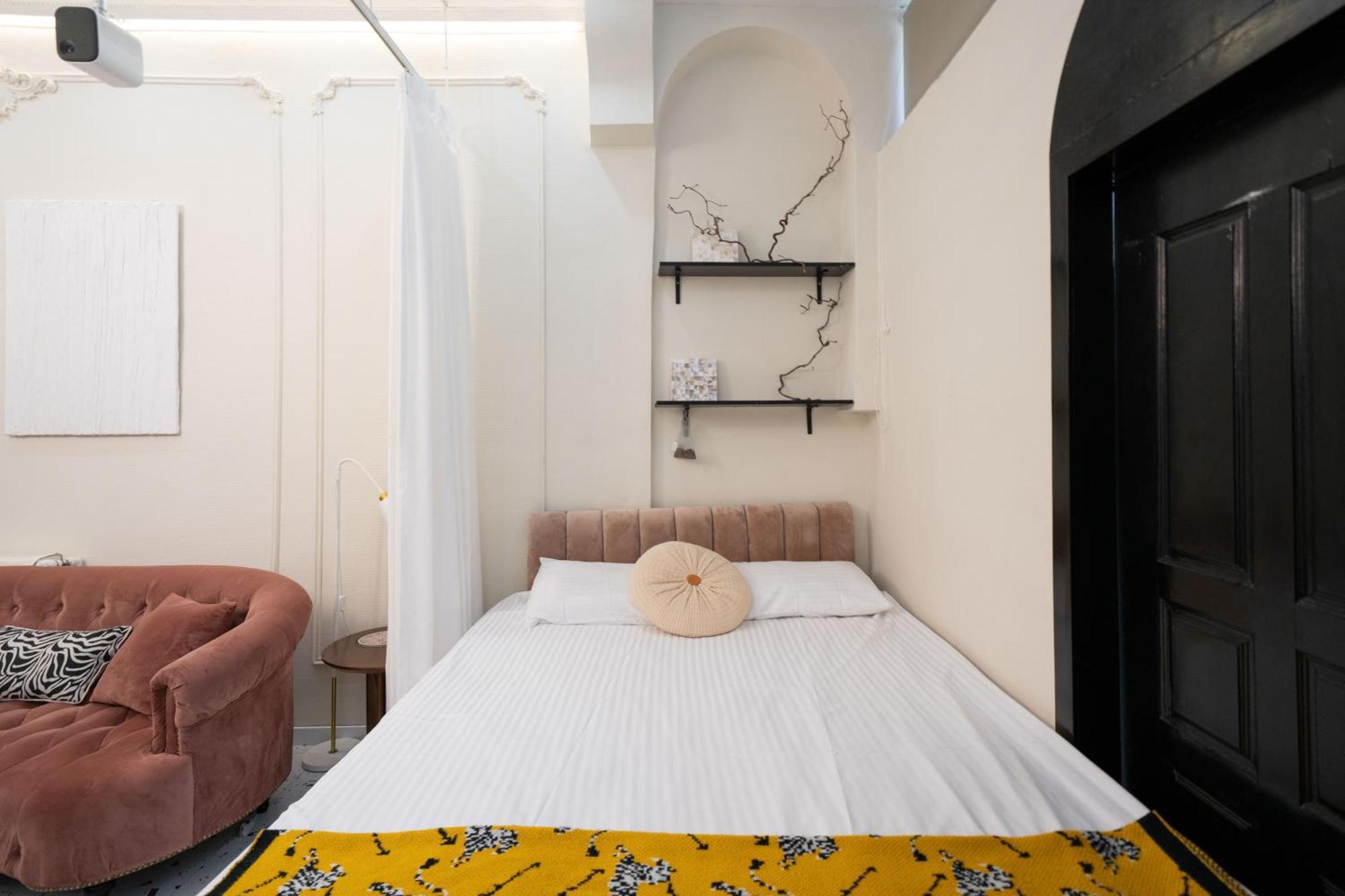 Downtown Yi Du - Near South Shaanxi Road Metro Station 600meters Apartment