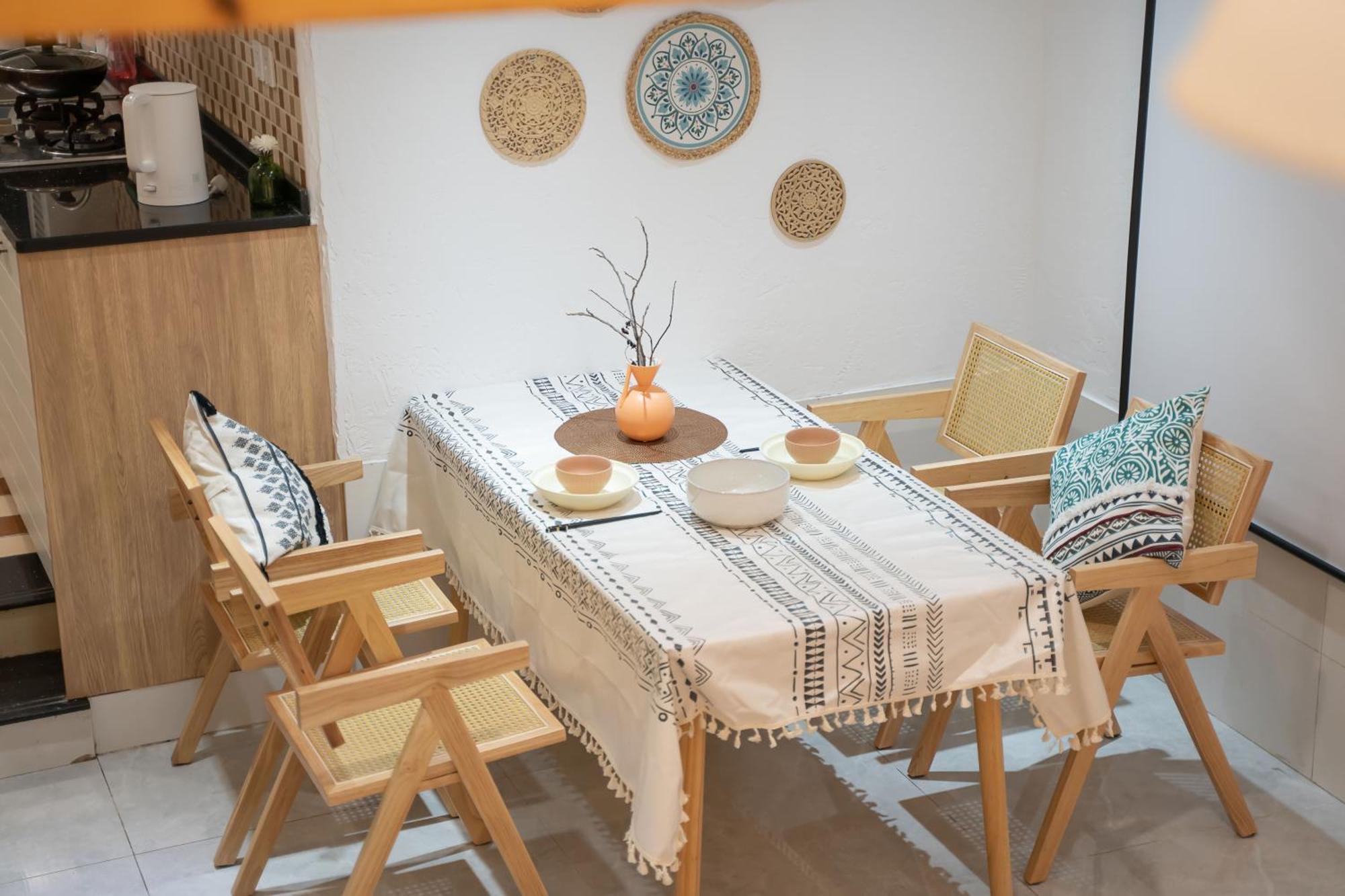 Downtown Yi Du - Near South Shaanxi Road Metro Station 600meters